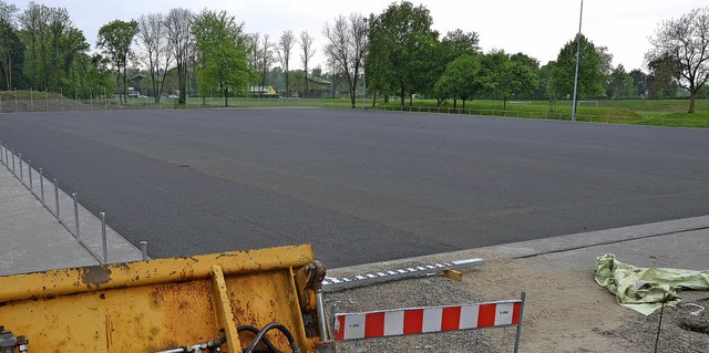 Obwohl derzeit die Bauarbeiten am Kuns...n, soll er schon bald bespielbar sein.  | Foto: frank kreutner