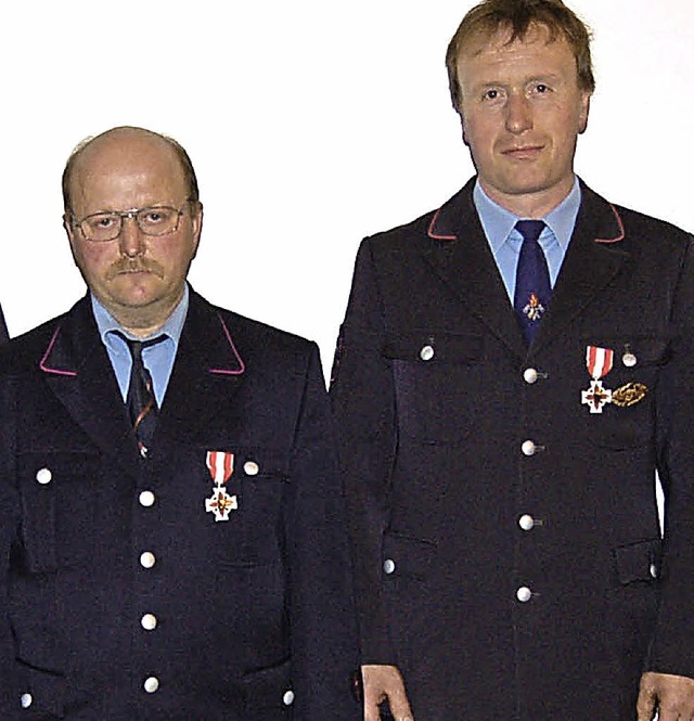 Blasius (links) und Georg Reichenbach sind seit 25 Jahren in der Wehr.   | Foto: Christian Ringwald