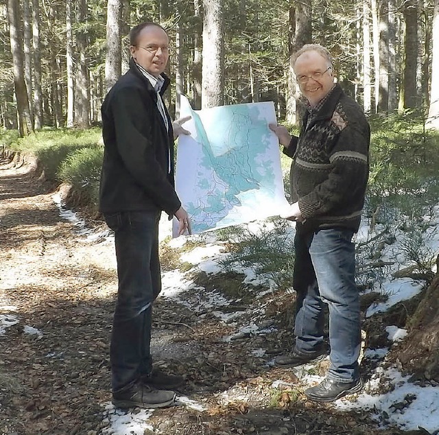 Bei der Waldflurbereinigung im Bereich...stellung des Wege- und Gewsserplanes.  | Foto: wolfgang adam