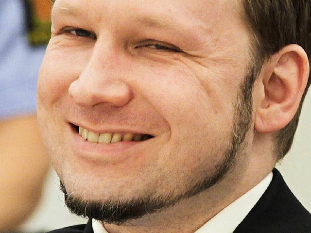 &#8222;Da ist es wieder, dieses Grinsen&#8220;: Anders Breivik vor Gericht  | Foto: dpa/thomas Kunz