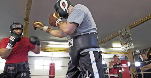 Sezer lker (links), genannt &#8222;Sc...arring vor seinem fnften Profikampf.   | Foto:  KSL Boxing