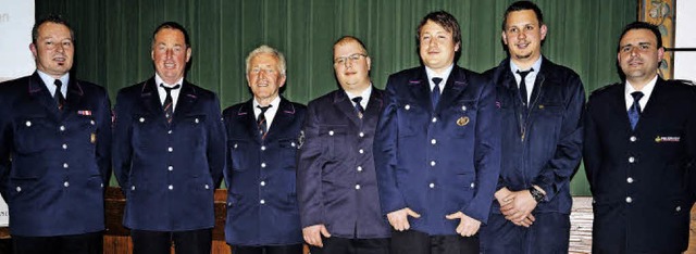 Sieben Feuerwehrleute wurden befrdert...sowie  Gesamtkommandant Alfred Barny.   | Foto: Silke Hartenstein