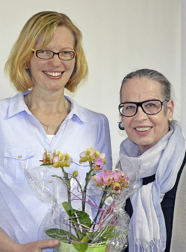 Marion Schlinke (links) und Ortsvorsteherin Karin Reichert-Moser   | Foto: Martina Proprenter