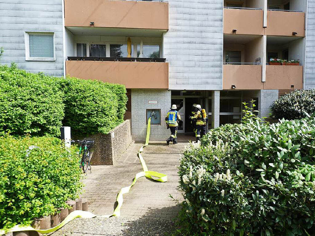 Das Feuer war in einer Wohnung im zwlften Stock ausgebrochen. Die Ursache ist unklar, die Polizei ermittelt.