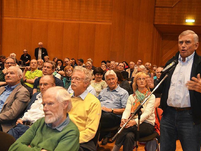 Dr. Jrgen Stadler, lange Jahre Arzt a...in Pldoyer fr den Erhalt des Hauses.  | Foto: Axel Kremp