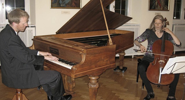 Ennos Kastens am Clara-Schumann-Flgel...efen&#8220; Konzert im Alten Rathaus.   | Foto: Hildegard Karig