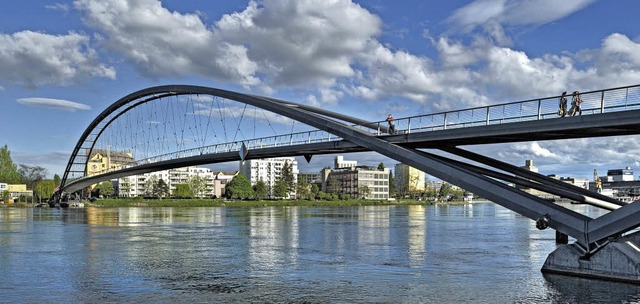 Die Weiler Dreilnderbrcke, hier eine...enzberschreitenden Verkehrsprojekte.   | Foto: Rolf Frei