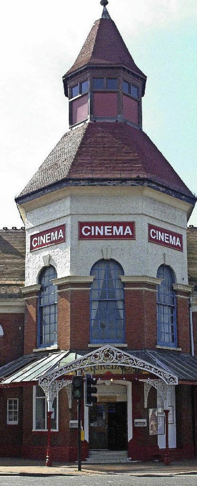 Das unter Denkmalschutz stehende  Kino...rhlt einen zustzlichen Vorfhrsaal.   | Foto: Clevett