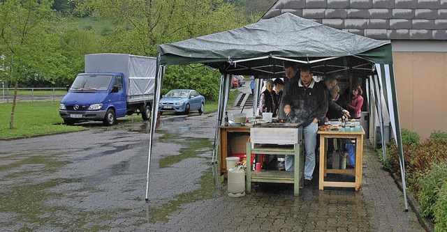 Allein am Grill standen die Grillmeist...eiber hatten diese Alternative nicht.   | Foto: Heidemarie Wussler