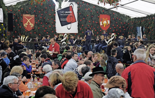 Die Nachmittagskonzerte am 1. Mai im g...bei bester Stimmung mehr als gerecht.   | Foto: Dietmar Noeske