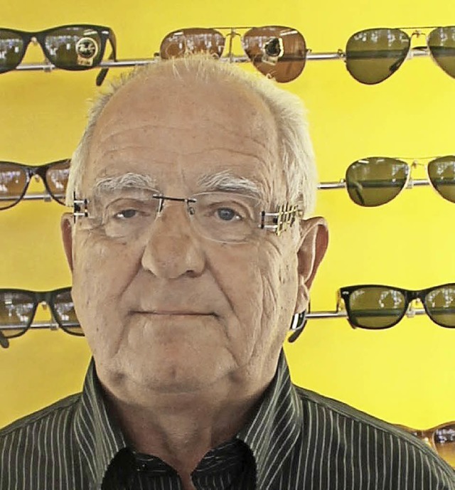 So kennt man ihn: Horst Turski inmitten von Brillen.   | Foto: A. Greiner