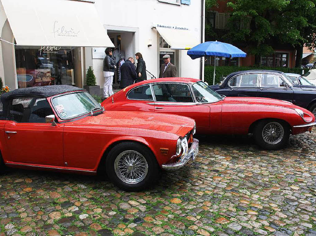 Beim Oldtimersonntag 2015 in Staufen trafen sich wieder Freunde und Bewunderer historischer Fahrzeuge aus der ganzen Region zu einer bunten Parade. Auch die Geschfte hatten geffnet.