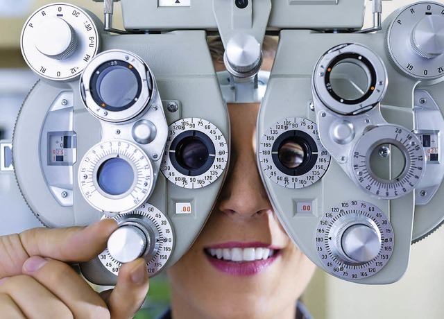 Messgert aus der Optikerwerkstatt: di...rzsichtigen Menschen nimmt stetig zu    | Foto: colourbox