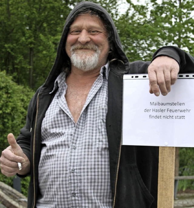 Markus Uehlin war einer der Hasler, de...r ein Schild antraf auf dem Dorfplatz.  | Foto: Lacher