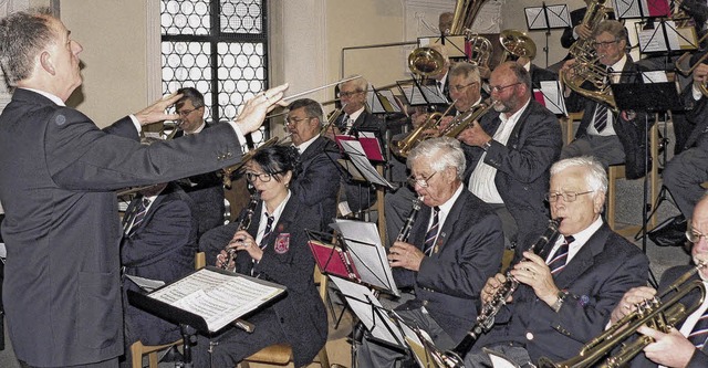 St. Florian in Aktion beim Festgottesdienst zum Jubilum   | Foto: Herbst