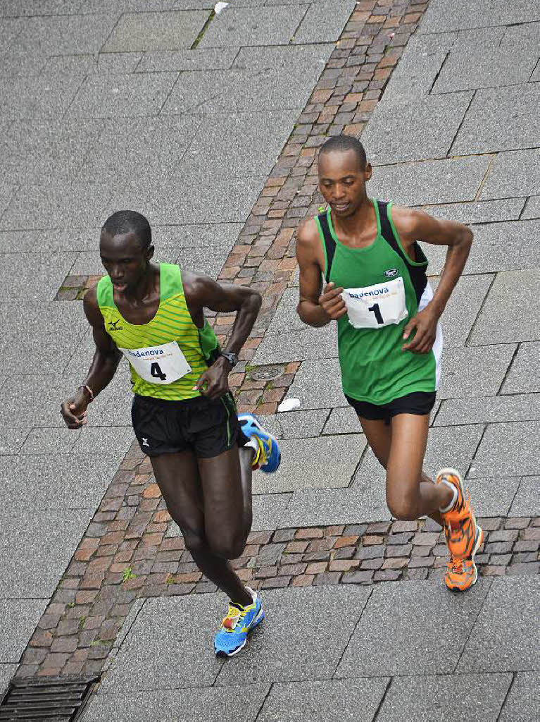Die schnellsten Mnner: Edwin Kibowen (links) und Koskei Kiprotich liefen den Halbmarathon in 1:12:51.