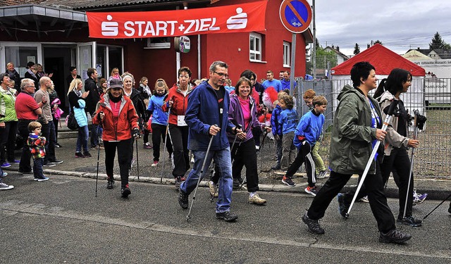 Beim Start des  Nordic Walking-Laufes in Sulz hatte der Regen aufgehrt.   | Foto: Dieter Fleig