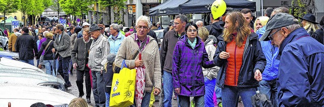 Papa, Mama und die Kinder auf Achse: M...chingens Karlstrae zum Familienspa.   | Foto: Manfred Beathalter