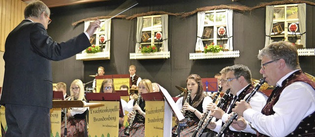 Die Trachtenmusiker aus Brandenberg be... brillant dargebotenen Jahreskonzert.   | Foto: Paul Berger