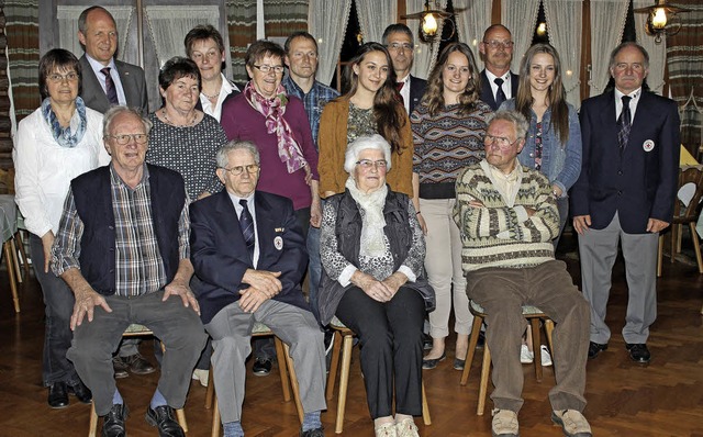 Beim Ortsverein Simonswald gab es  23 ... ernannt (sitzend Zweiter von links).   | Foto: Hans-Jrgen Wehrle