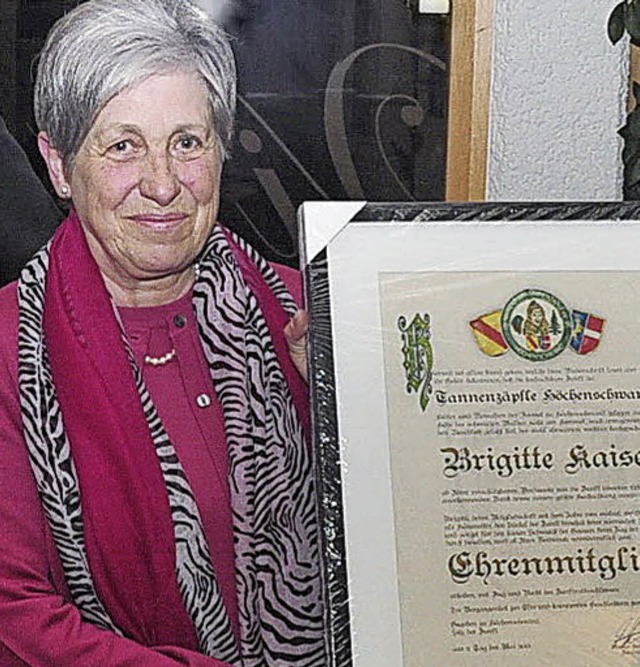 Brigitte Kaiser ist Ehrenmitglied der Tannenzpfle.   | Foto: S. Pichler