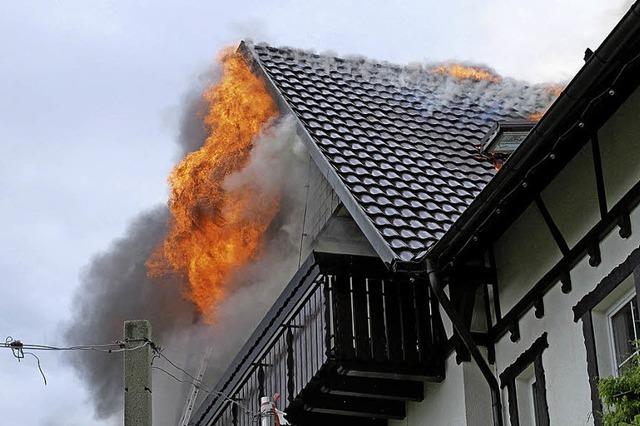 Wohnhaus in Flammen