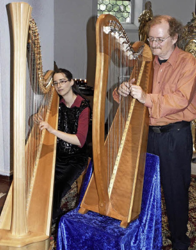 Isabelle und Christoph Pampuch traten ...erz-Jesu-Kapelle von Harpolingen auf.   | Foto: Michael Gottstein