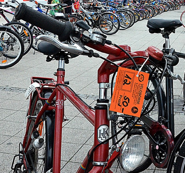 Ein Fahrrad wartet bei der Velobrse auf seinen Kufer.   | Foto: Proprenter