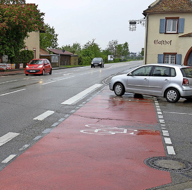 Schwierige Situation fr die Autofahre... eigentlich haben die Radler Vorfahrt.  | Foto: s. umiger