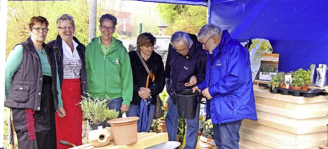 &#8222;Der Natur auf der Spur&#8220;: ...wendung von Blumenerde ohne Torf aus.   | Foto: Chris Seifried