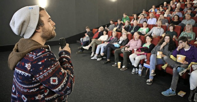 Felix Starck beantwortete die Fragen der Zuschauer im Lahrer Kino.   | Foto: Bastian Henning