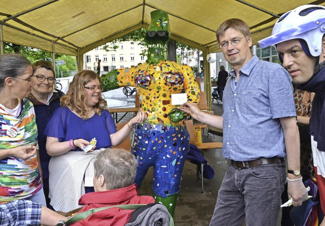 Ein buntes Bild der Gesellschaft wnsc...lfe im Ortenaukreis (AGBO) die Aktion.  | Foto: Ralf Burgmaier