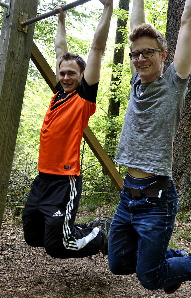 Daniel Stiller (links) will einen Trim... sein Bruder Stefan (rechts) Gefallen.  | Foto: michael krug