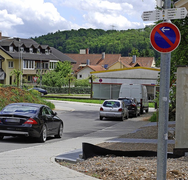Trotz jngst aufgestellter Parkverbots...strae/ Lichsenweg/Schlossbergstrae.   | Foto: Thomas Loisl MInk
