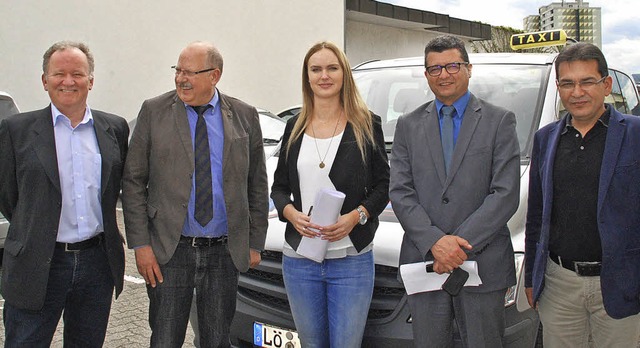 Neuer Partnerschaft fr den Rufbus (vo...hl (SBG) und Kazim Potuk (Citytaxi).   | Foto: Ralf Staub