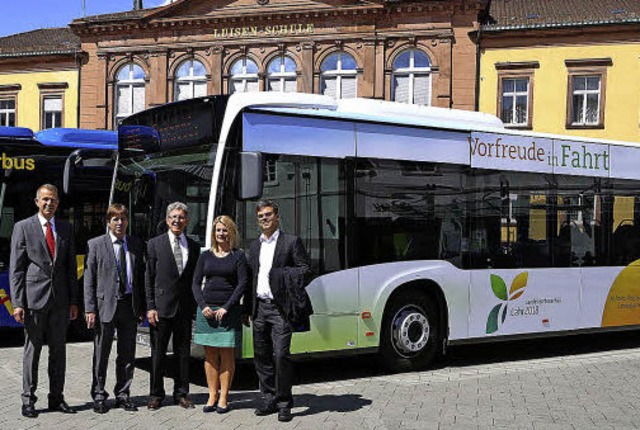 Ein Bus-Quartett der SWEG wirbt fr La...tsfhrer der Landesgartenschau GmbH.    | Foto: christoph breithaupt