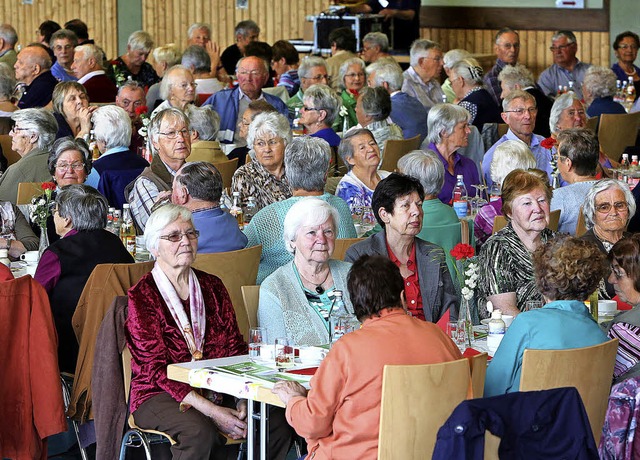 Der Schwanauer Seniorennachmittag war in der Rheinauenhalle sehr gut besucht.   | Foto: chr. breithaupt