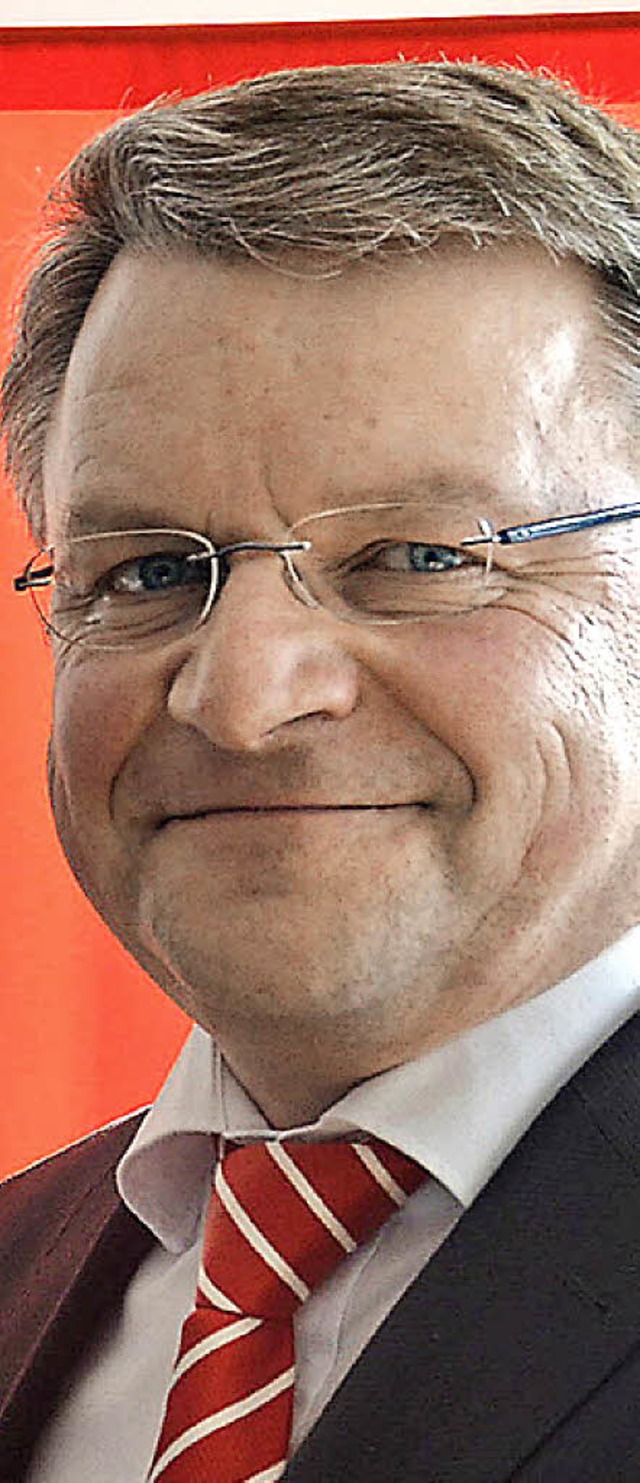 Gerhard Behringer (links) wird im Janu...kt Klaus Kistler in den Vorstand auf.   | Foto: S. Barthmes/Sparkasse