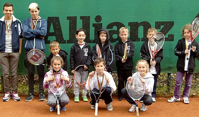 Die jungen Tennisspieler beim Allianz-... Schnau zum Saisonstart ausrichtete.   | Foto: ZVG