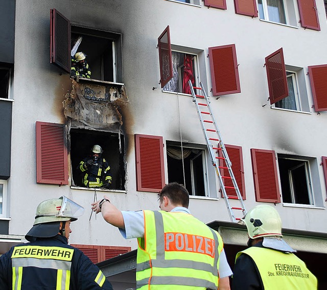 Mehrere Wohnungen in einem Haus an der...em Brand unbewohnbar oder beschdigt.   | Foto: Thomas Loisl Mink