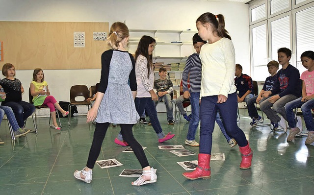 Spielerisch lernen Kinder der Brenfelsschule Franzsisch.  | Foto: Sarah Nltner