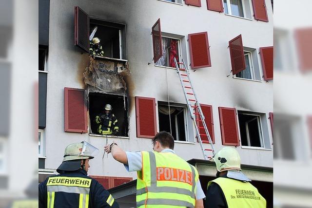 Verletzte bei Brand in Mehrfamilienhaus