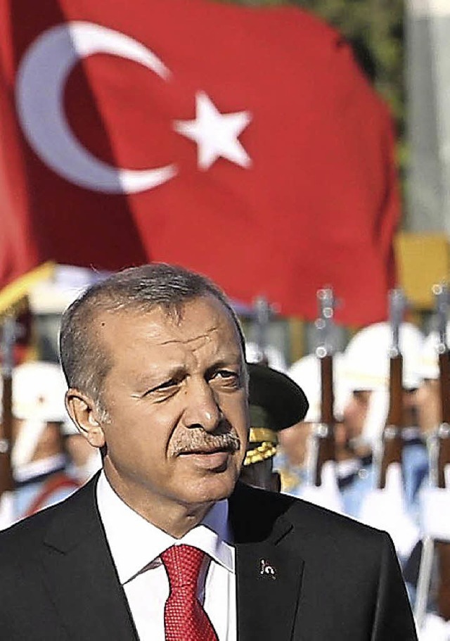 Prsident Erdogan bei einer Militrparade   | Foto: AFP
