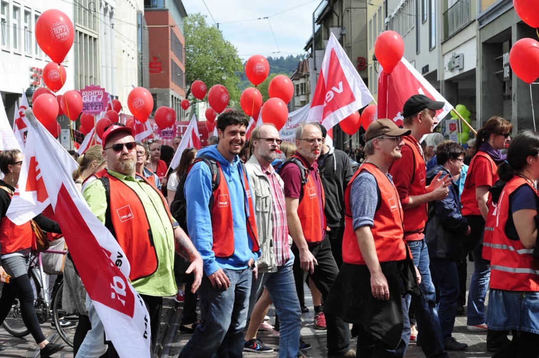 Erzieherinnen demonstrieren in der Freiburger Innenstadt  | Foto: Thomas Kunz