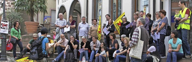 Mahnwache auf dem Endinger Marktplatz  | Foto: Hans-Peter Ziesmer