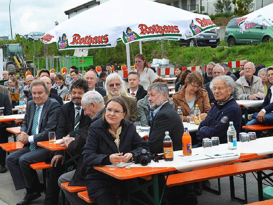 Zahlreiche Brgerinnen und Brger waren zur Einweihungsfeier gekommen.  | Foto: Juliane Khnemund