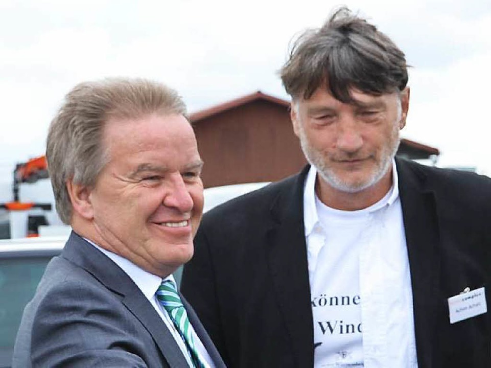 Umweltminister Franz Untersteller und Achim Achatz, Vorstand Solarcomplex  | Foto: Juliane Khnemund