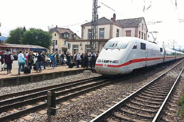 Nach Hangrutsch: Bahnstrecke bei Freiburg wieder frei