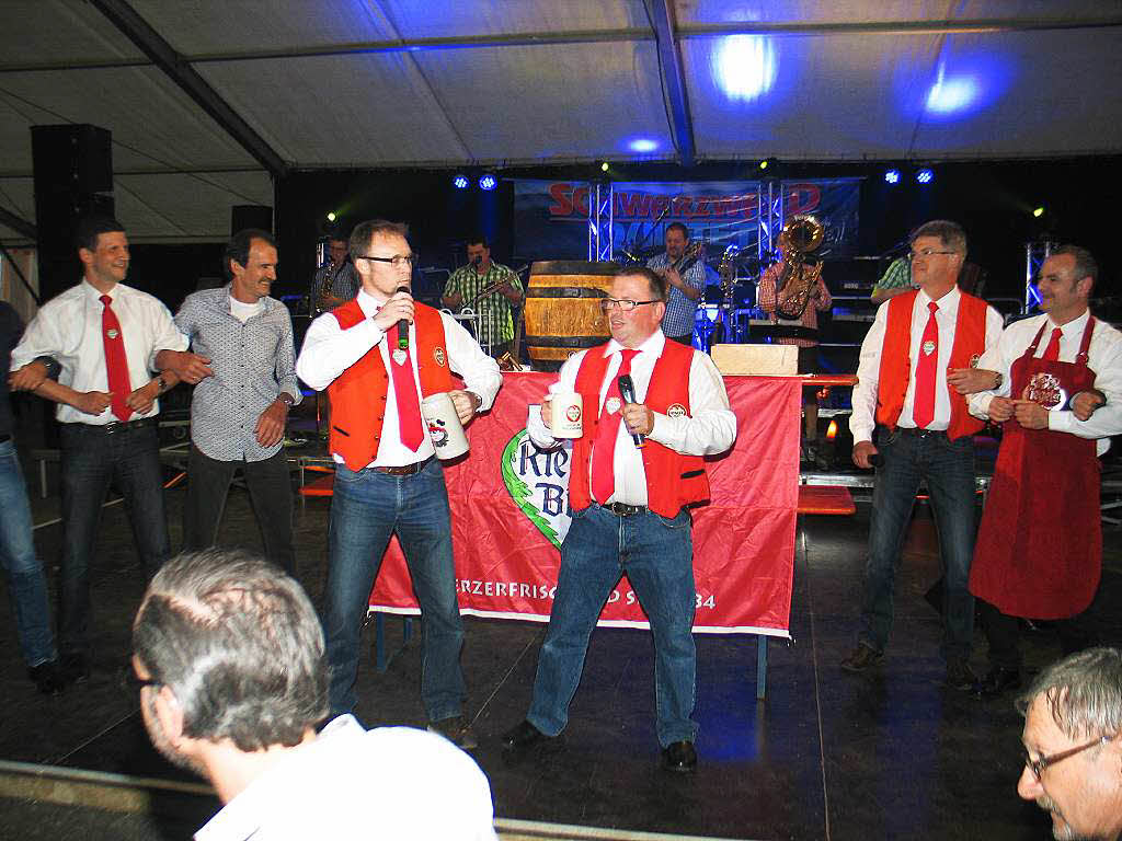 Axel Ringswald und Daniel Kietz sangen das einst eigens frs Riegeler Bockbierfest bei ihrem gesungenen LIed vom Bockbierfest komponierte Lied.