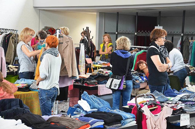 Beim Frauenflohmarkt zhlt vor allem d...tt und die stressfreie Kaufatmosphre  | Foto: M. Schopferer